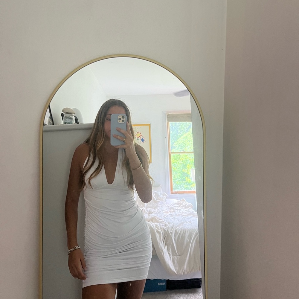 Elegant White Sleeveless Dress